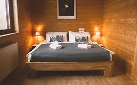 Naturnahes Familienchalet Mit Garten - Wifi - Netflix - Nur 15 Minuten Vom Chiemsee Und 35 Minuten Von Muenchen Entfernt